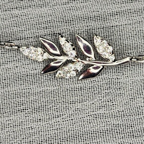 Leaf Adjustable Bracelet - Picture 2 of 2
